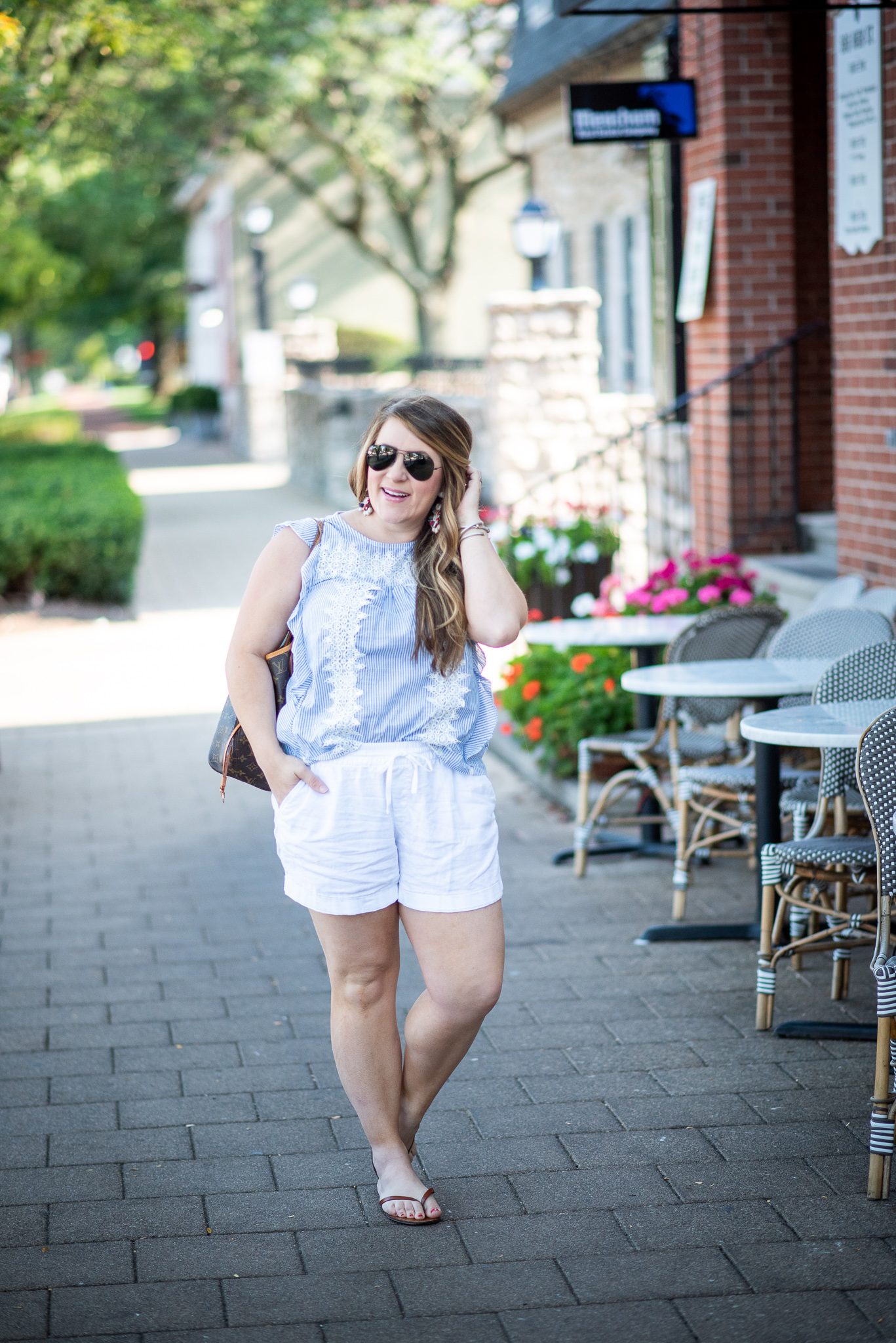 Old Navy Linen Shorts | White Shorts Post Labor Day featured by popular Ohio style blogger Coffee Beans and Bobby Pins