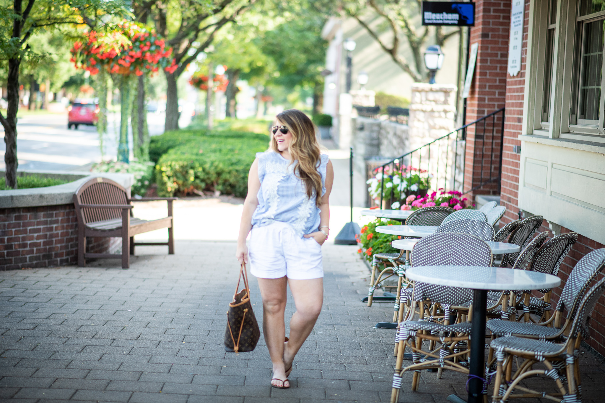Old Navy Linen Shorts | White Shorts Post Labor Day featured by popular Ohio style blogger Coffee Beans and Bobby Pins