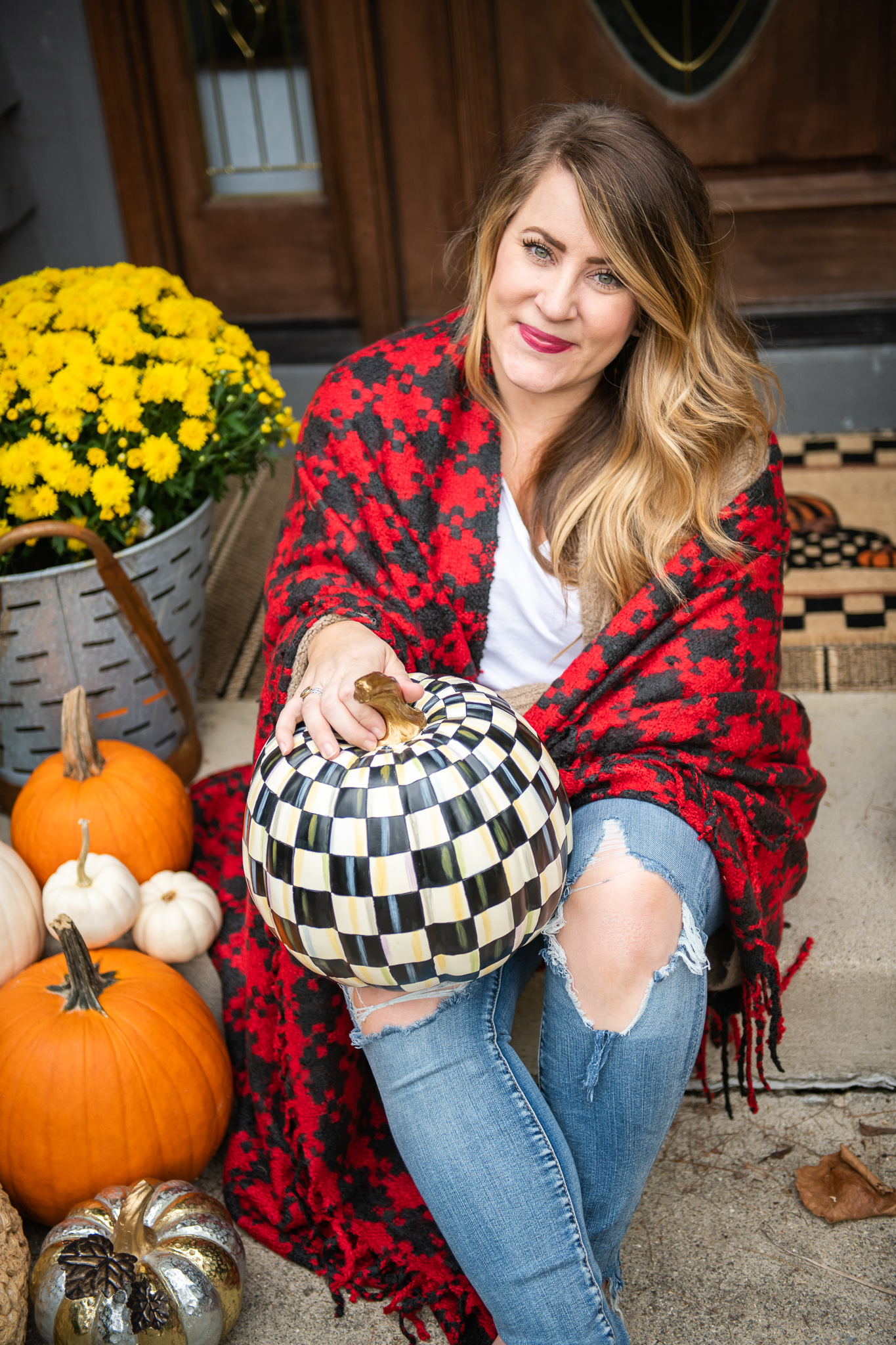 Super Cute Fall Front Porch Ideas featured by top Ohio lifestyle blog Coffee Beans and Bobby Pins