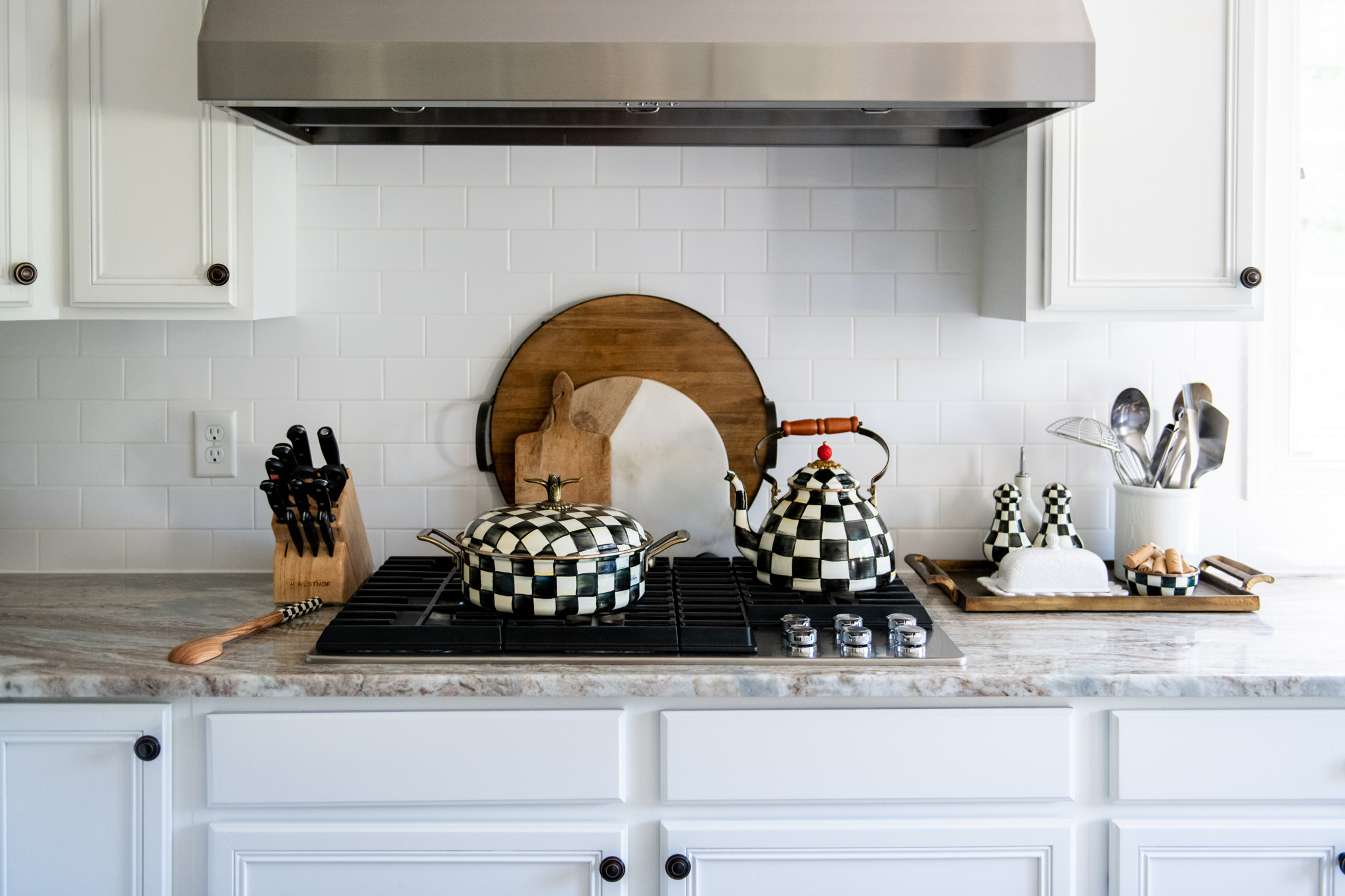 How to Accessorize a Kitchen Counter