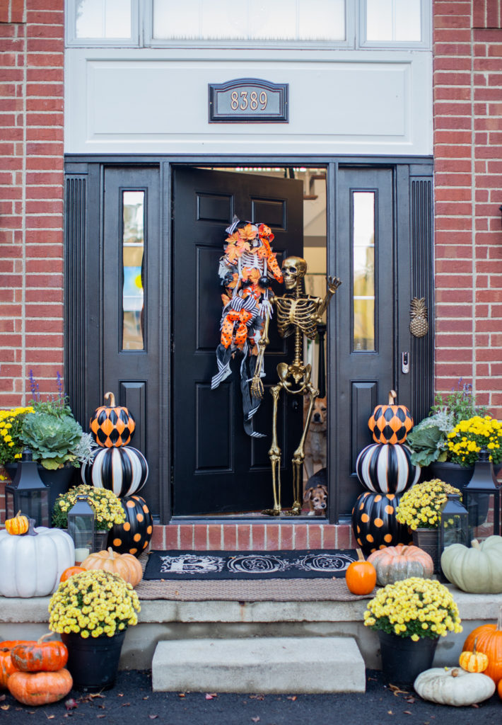 Halloween Front Porch | Ohio life and style | Coffee Beans and Bobby Pins